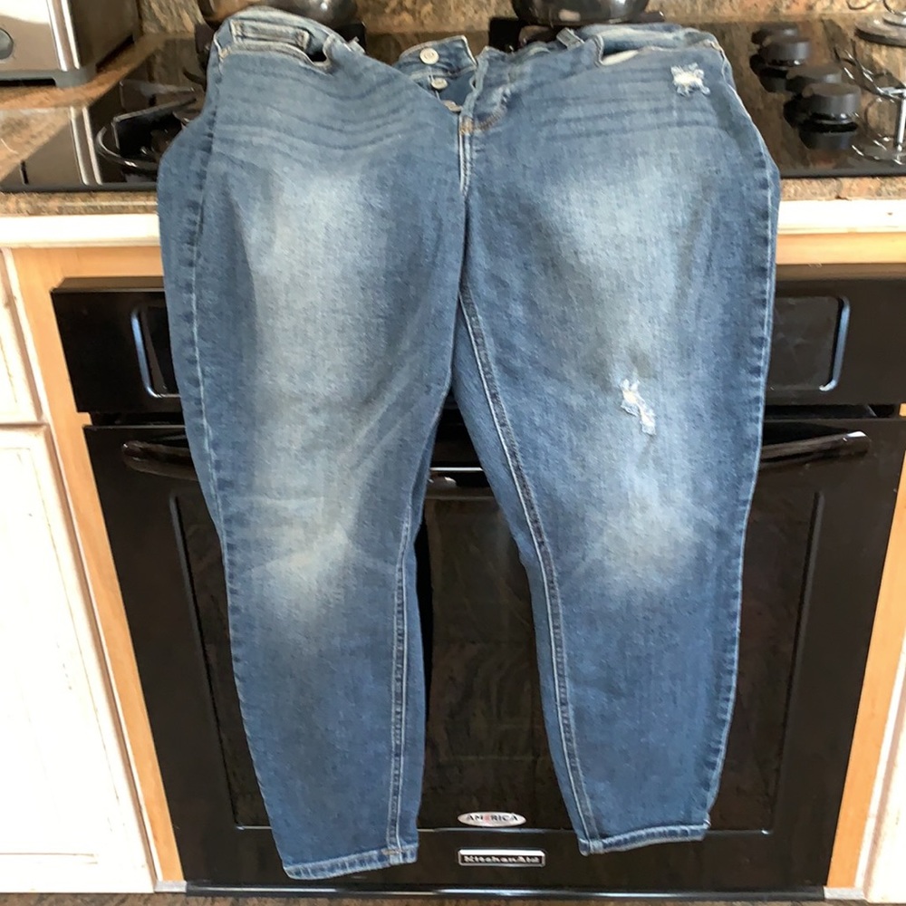 Beautiful woman’s jeans - Picture 3 of 3